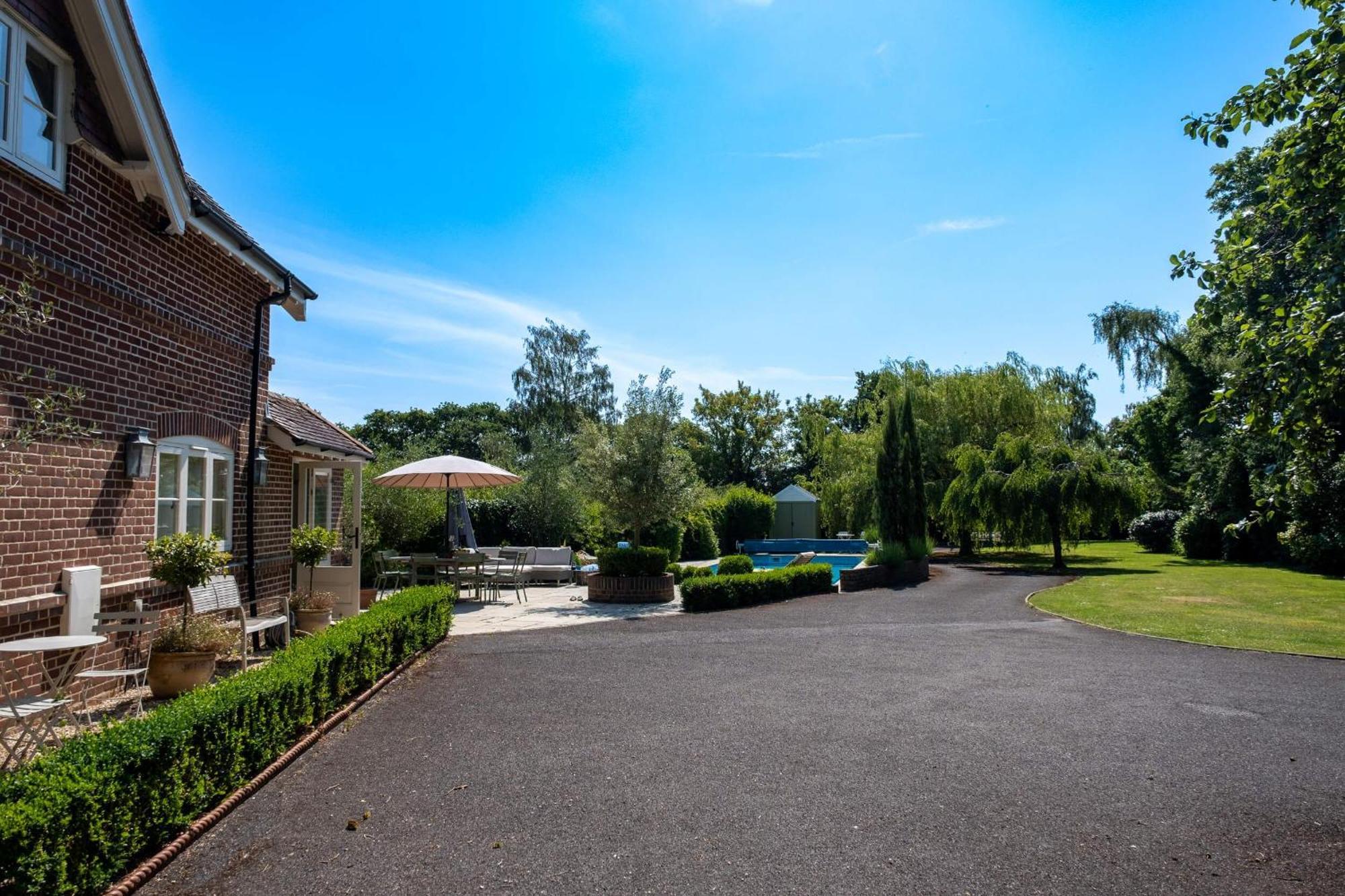 The Lodge New Milton Bagian luar foto